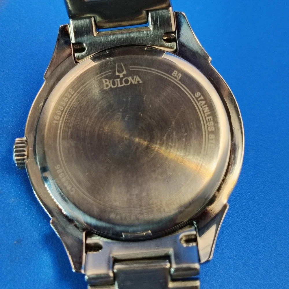 Vintage 2009 Bulova 96L182 Mother of Pearl Pave Bezel 30mm Women's Quartz Watch